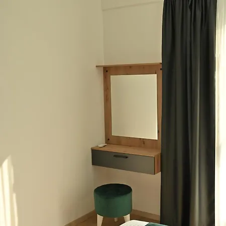 Mms Lux 7 I 8 Petrovec * Skopje