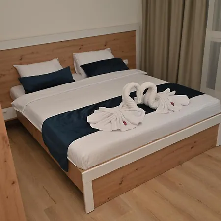 Mms Lux 7 I 8 Petrovec * Skopje