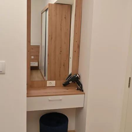 Mms Lux 7 I 8 Petrovec *