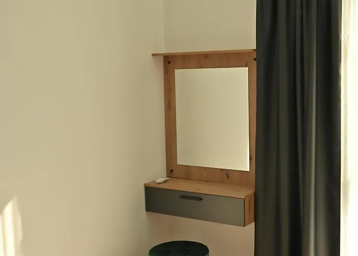 Mms Lux 7 I 8 Petrovec * Skopje