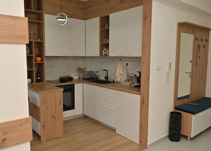 Mms Lux 7 I 8 Petrovec * Skopje