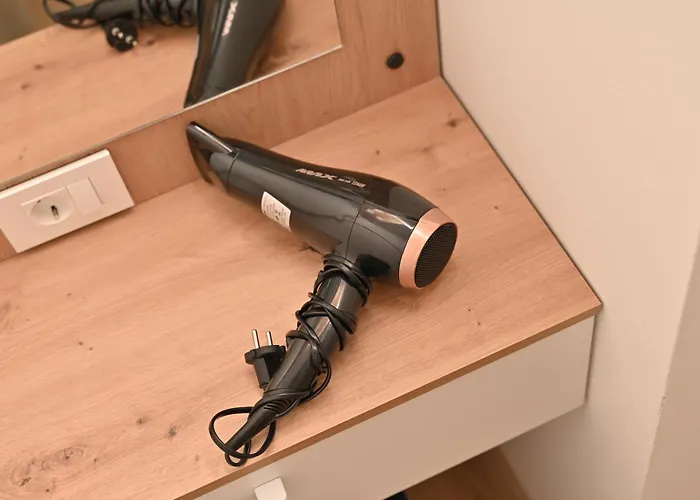 Mms Lux 7 I 8 Petrovec Skopje