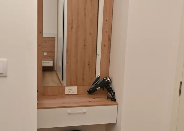 Mms Lux 7 I 8 Petrovec *